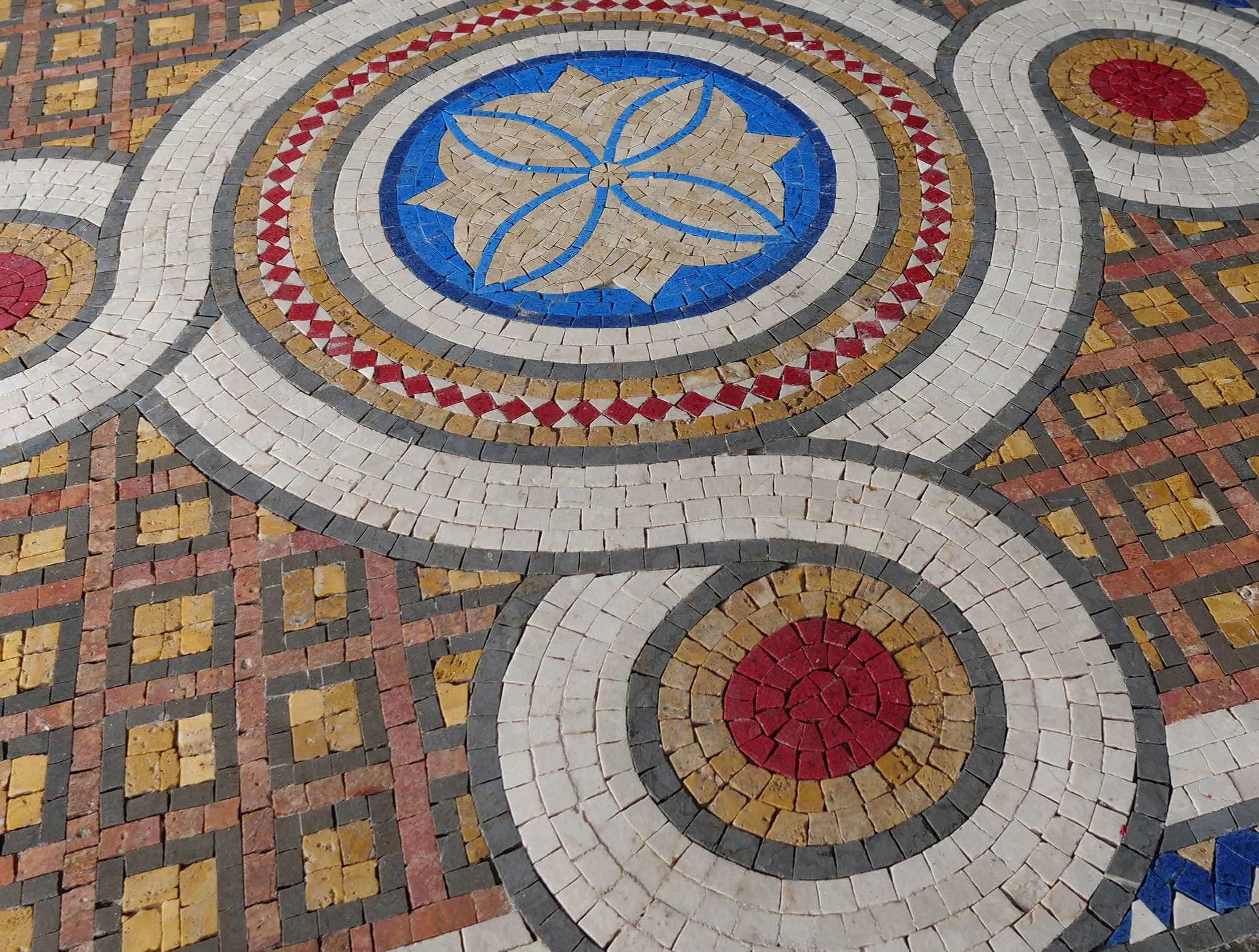 Patterned Tile - Roman Mosaic Reproductions Mccan Art Design - Mesh Backing - Image 2