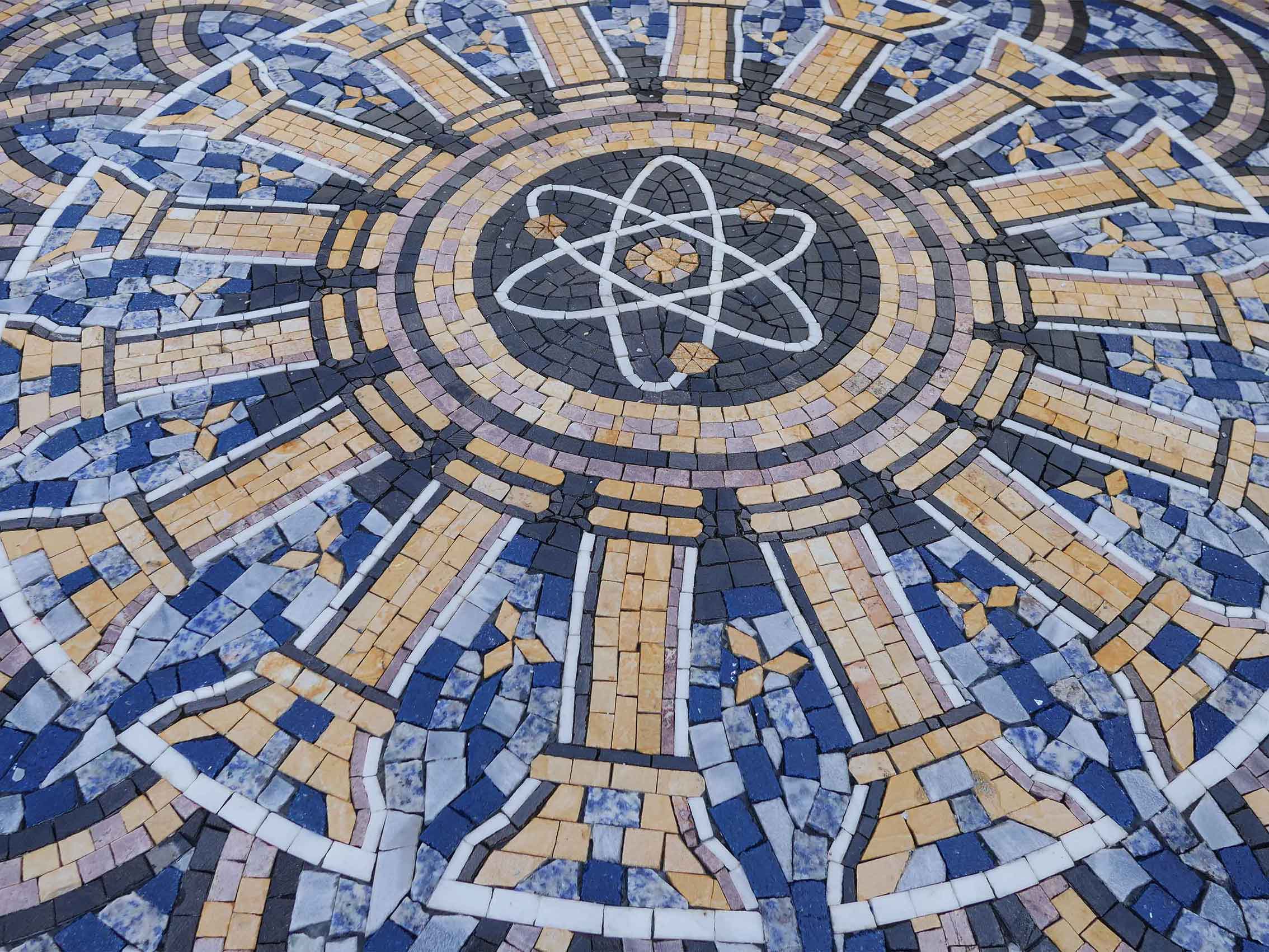 Atomic Center Pattern - Mosaic Border Medallion - Mesh Backing - Image 2